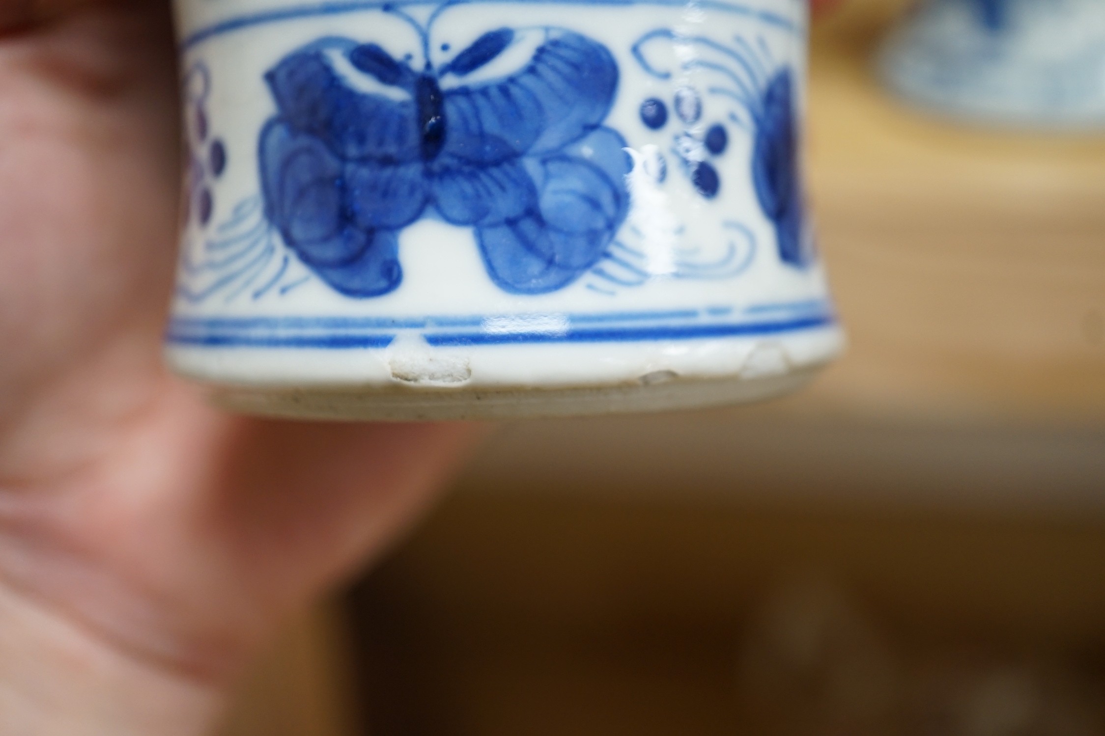 Two 19th century Chinese blue and white small vases, tallest 18cm